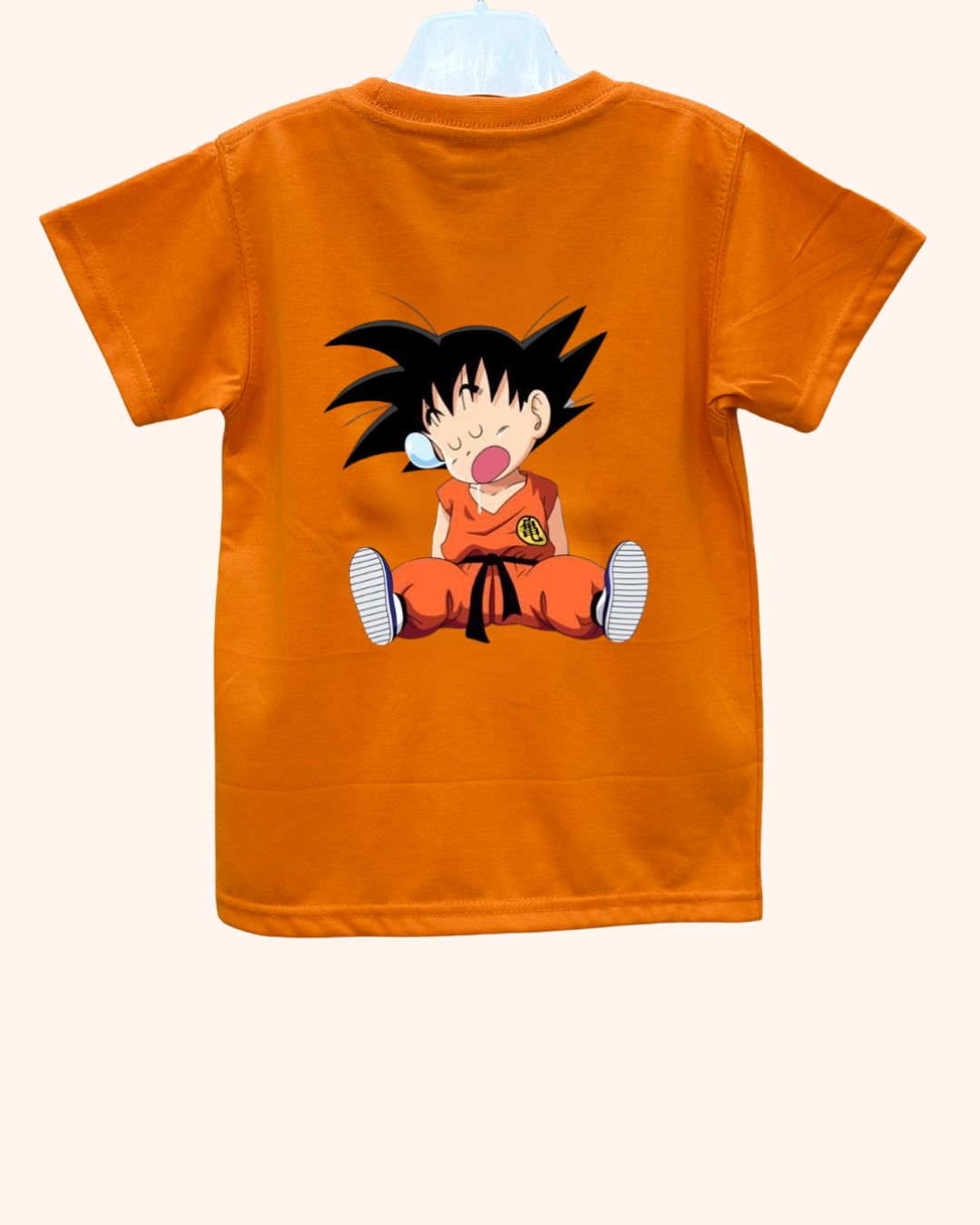 Chotu Tees Pocket Goku kids tee – Dragon Ball-inspired t-shirt featuring Goku peeking from a fun pocket design. Perfect for little anime fans and young warriors.
